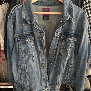 Torrid denim jacket size 1 (14/16) light blue wash like new